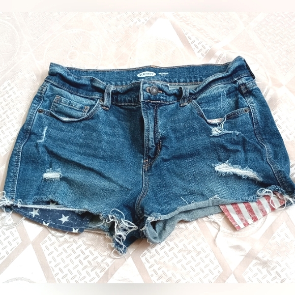 Old Navy Pants - Old Navy Distressed size 6 Boyfriend Denim Shorts American Flag Lined Pockets